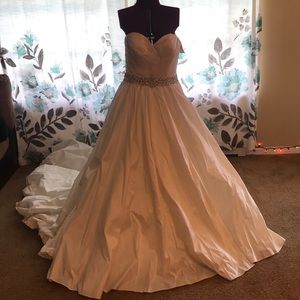 Allure wedding dress